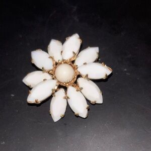 Vintage Navette Style White Milk Glass Flower Burst
Brooch 
 
1.5” Diameter

$7